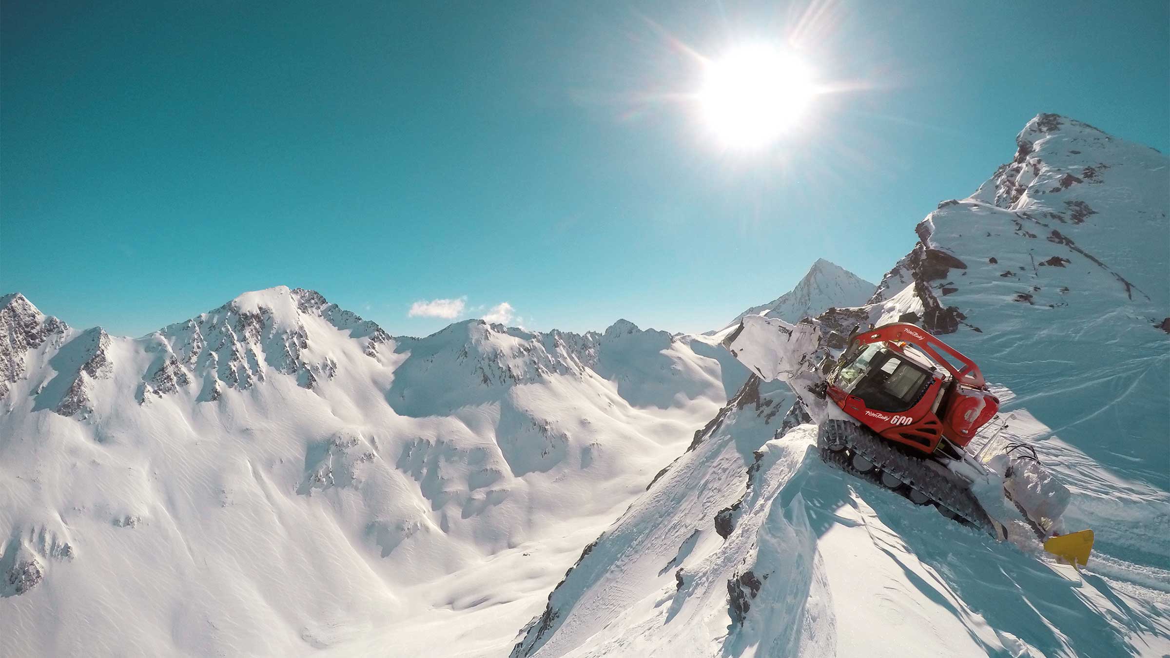 Pistenbully vor Abgrund - Obergurgl-Hochgurgl Rückblick Wintersaison